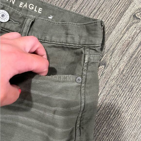 American Eagle Highest Rise Mom Shorts Distressed Raw Hem Denim Green Size 4 - Picture 3 of 8